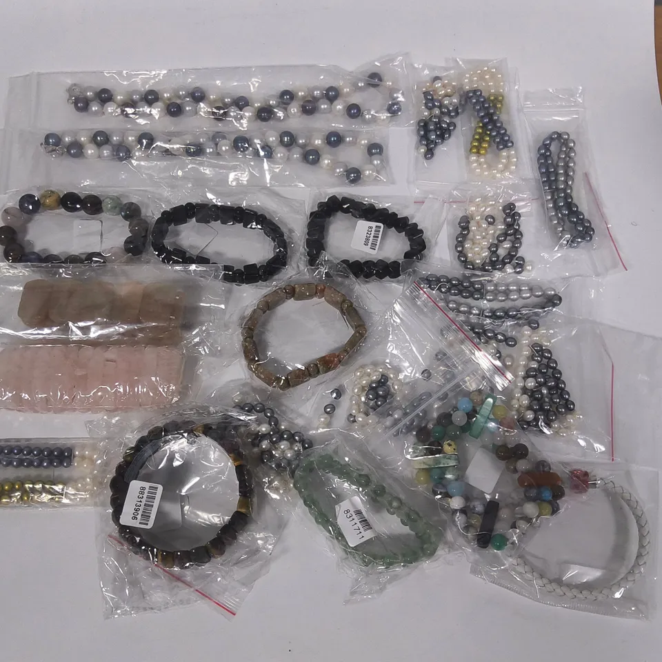 LOT OF 20 BRAND NEW FASHION BRACELETS IN VARIOUS STYLES AND SIZES