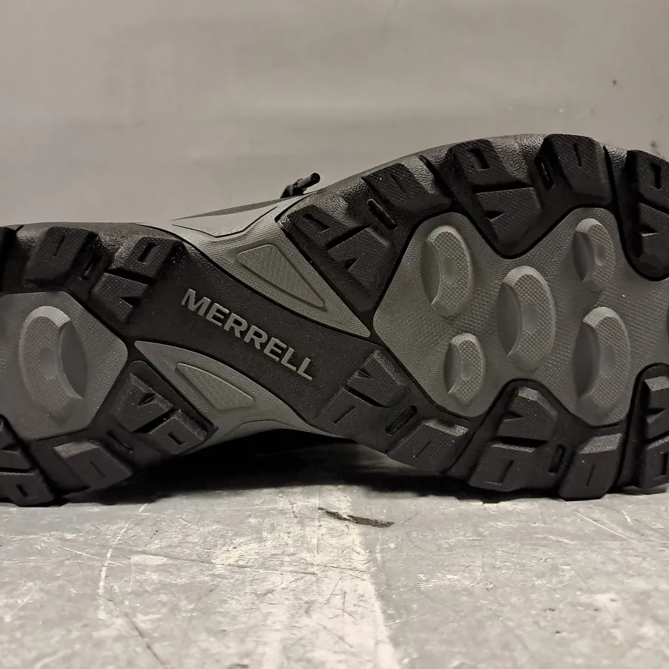 BOXED PAIR OF MERRELL SHOES IN DARK NAVY/BLACK UK SIZE 12