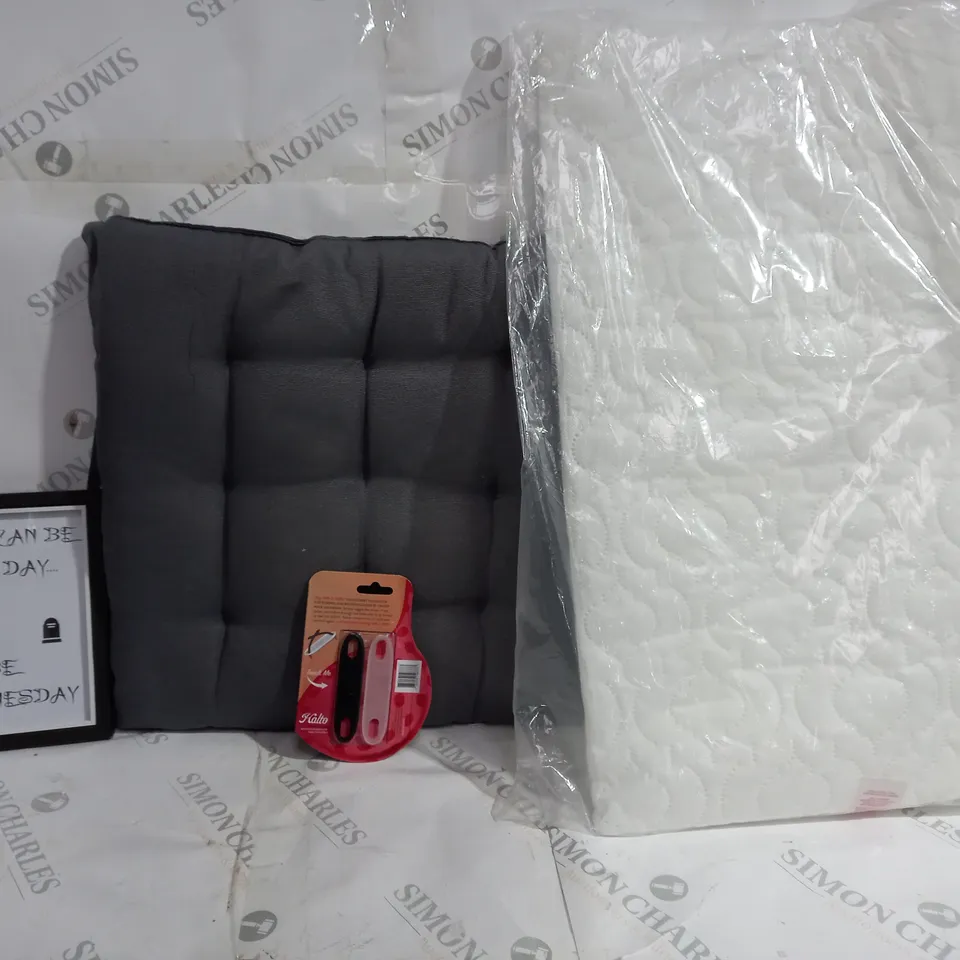 BOX OF APPROXIMATELY 6 ASSORTED ITEMS TO INCLUDE - GREY OUTDOOR CHAIR CUSHION - HALTO - BLACK MINI FRAME ECT 