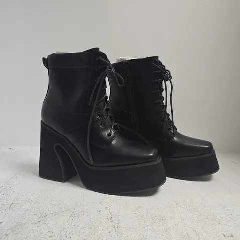 BOXED PAIR OF SEDAI PLATFORM BLOCK HEEL ANKLE BOOTS IN BLACK SIZE 6