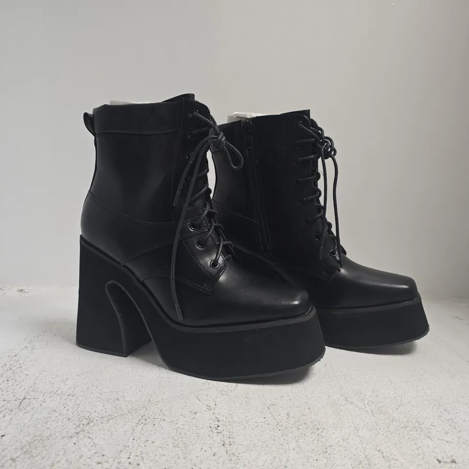 BOXED PAIR OF SEDAI PLATFORM BLOCK HEEL ANKLE BOOTS IN BLACK SIZE 6