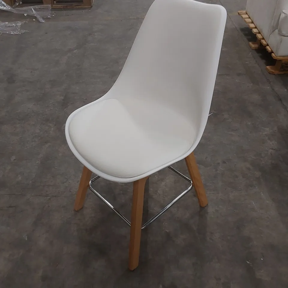 DESIGNER DUNHELM PLASTIC TUB CHAIR - WHITE