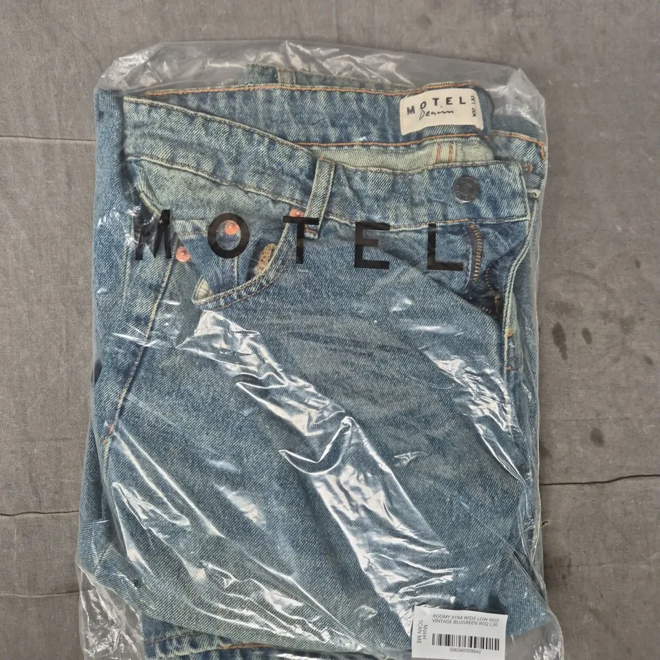 MOTEL JEANS – ROOMY XTRA WIDE LOW RISE, VINTAGE BLUGREEN, UK 32 (W32 L30)