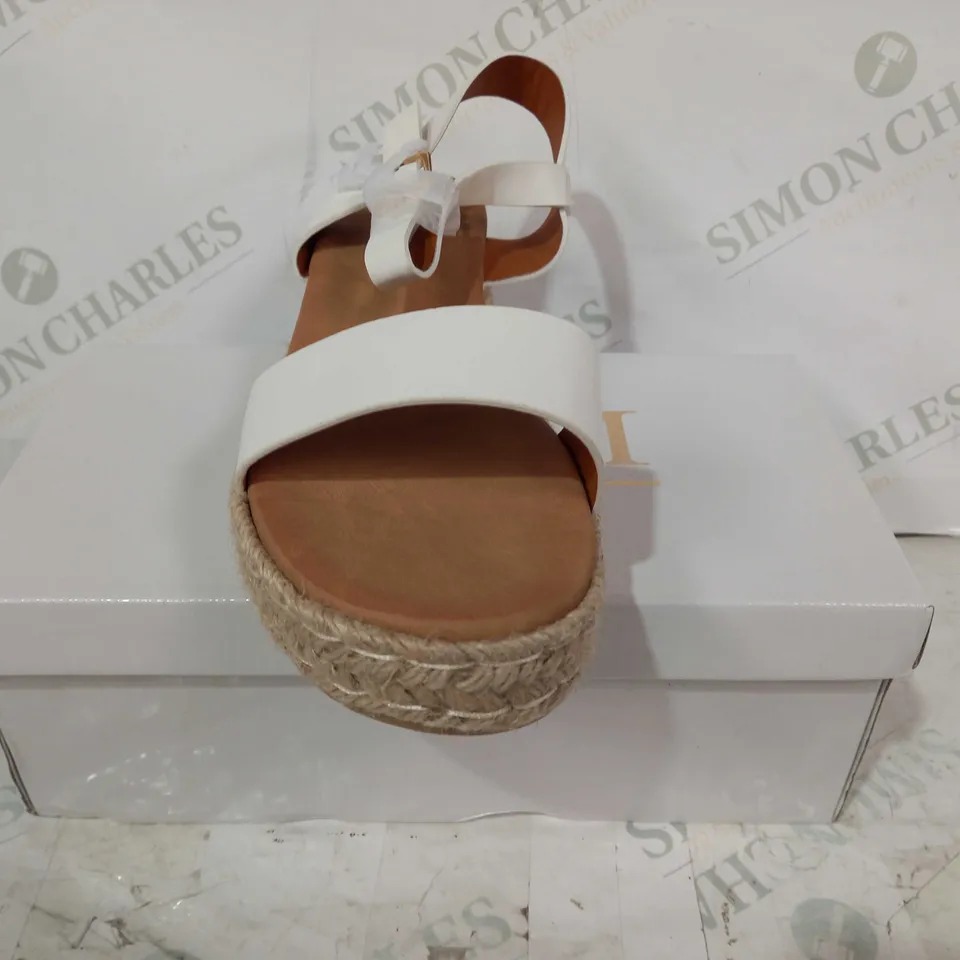 BOXED PAIR OF CM PARIS OPEN TOE SANDALS IN WHITE EU SIZE 38