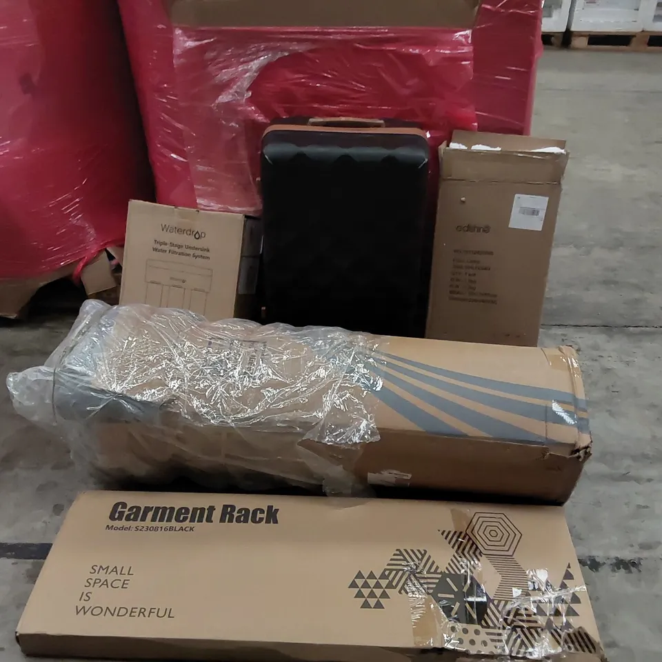 PALLET OF ASSORTED HOMEWARE AND CONSUMER PRODUCTS TO INCLUDE; MATTRESS, SUITCASE, FLOOR LAMP, GARMENT RACK, UNDERSINK WATER FILTRATION SYSTEM ECT.