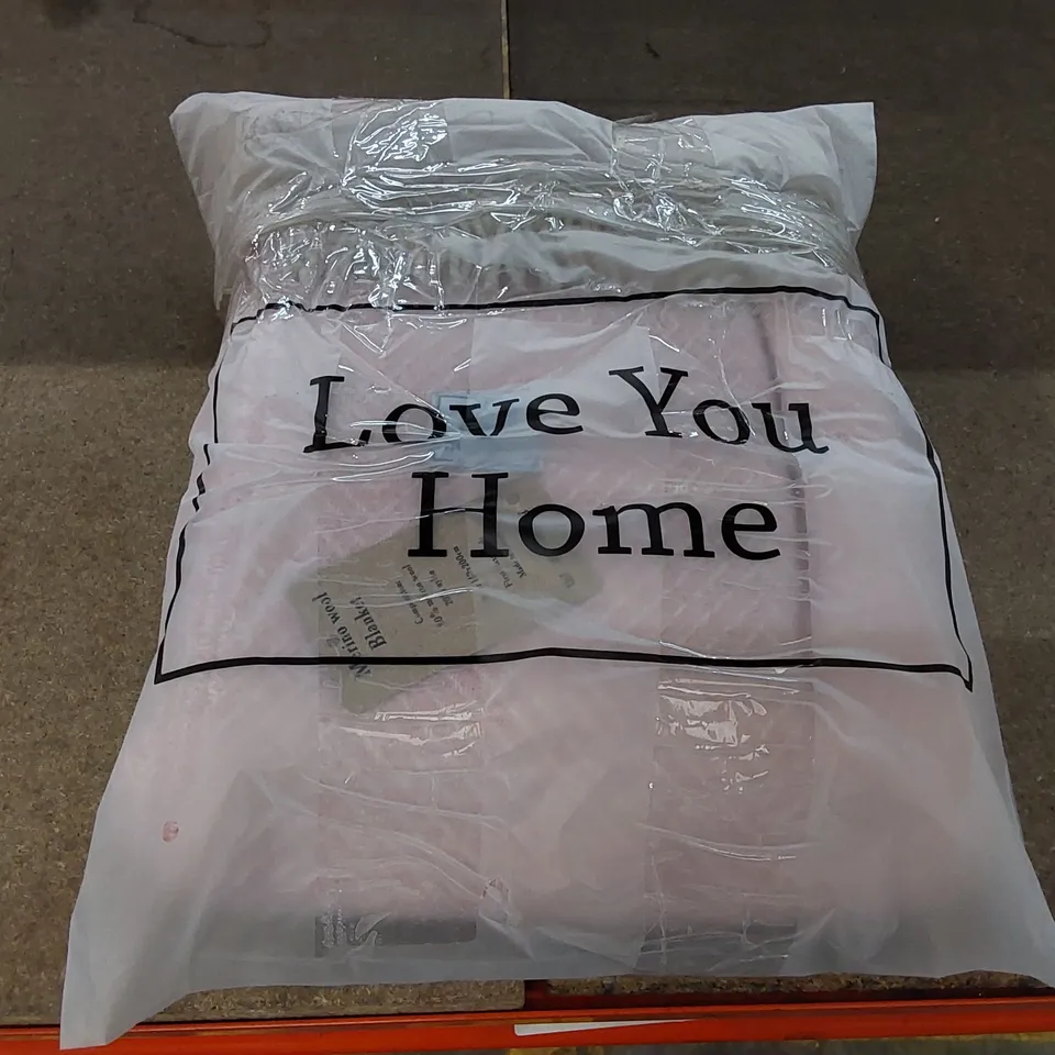 BAGGED MERINO WOOL BLANKET- PINK // 140 X 200CM (1 ITEM)