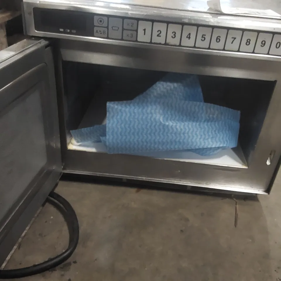 COMMERCIAL MICROWAVE OVEN