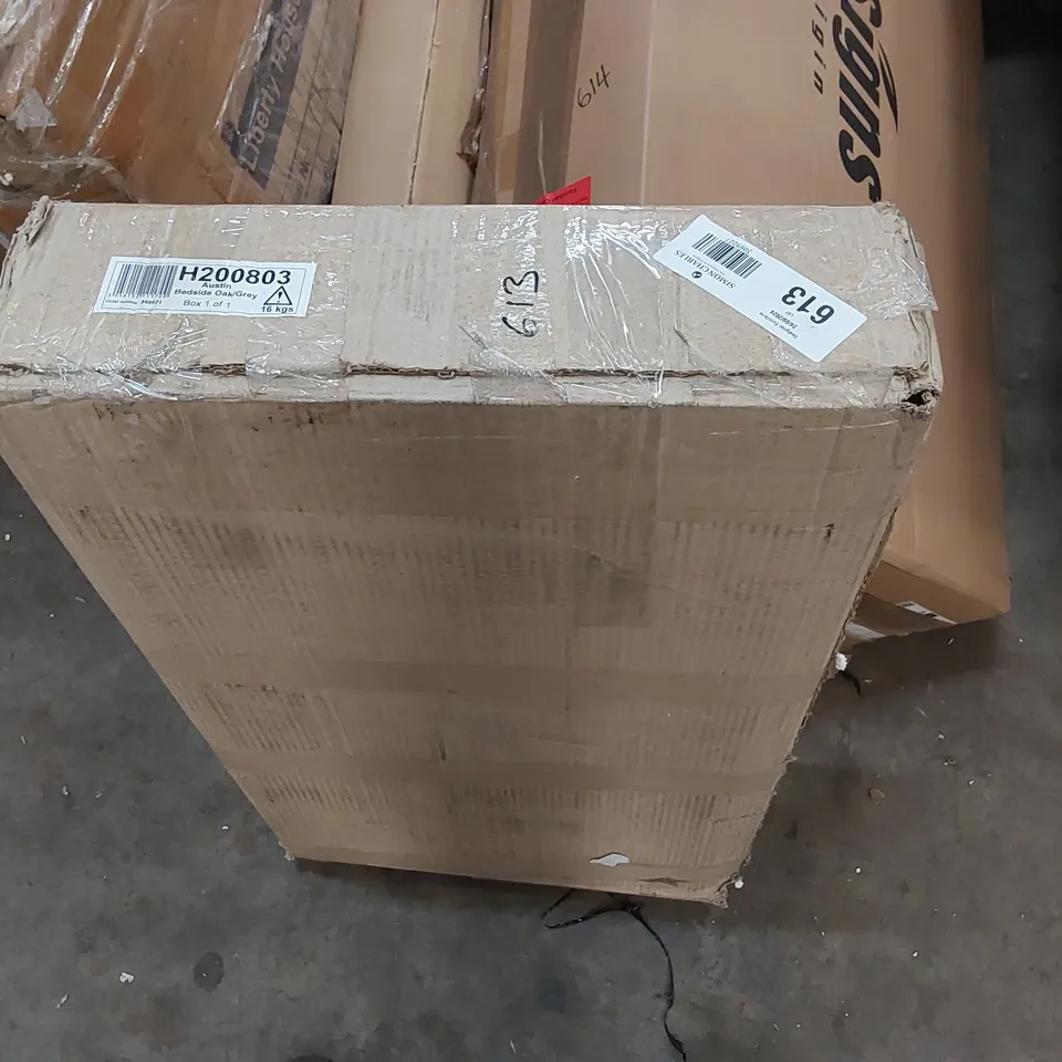 BOXED AUSTIN BEDSIDE TABLE IN OAK/GREY