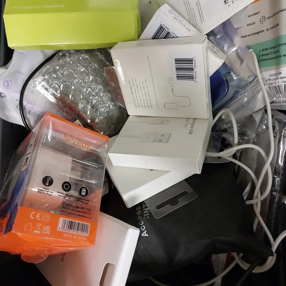 BOX OF APPROX 25 ASSORTED MOBILE PHONE ACCESSORIES TO INCLUDE CASES, USB CABLES, EARPHONES, ETC