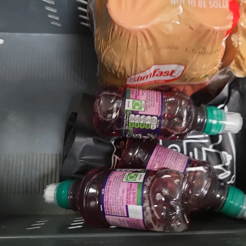 APPROXIMATELY 12 ASSORTED FOOD & DRINK ITEMS TO INCLUDE - HOT HONEY , KP SNACK PACKS , FRUIT SHOOT ETC