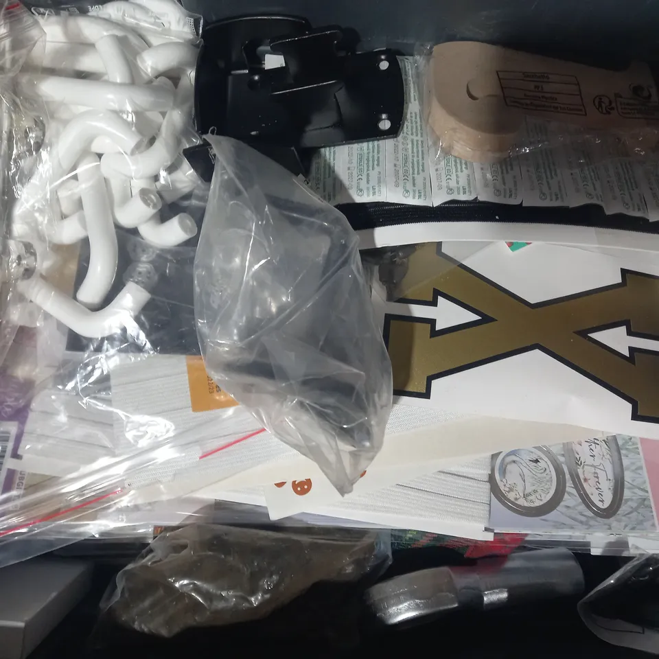 LOT OF APPROXIMATELY 10 ASSORTED HOUSEHOLD ITEMS TO INCLUDE MASONRY PAINT IN WHITE, DYLON ALL IN ONE FABRIC DYE, PANDA PERSONAL ALARM WITH TORCH, ETC