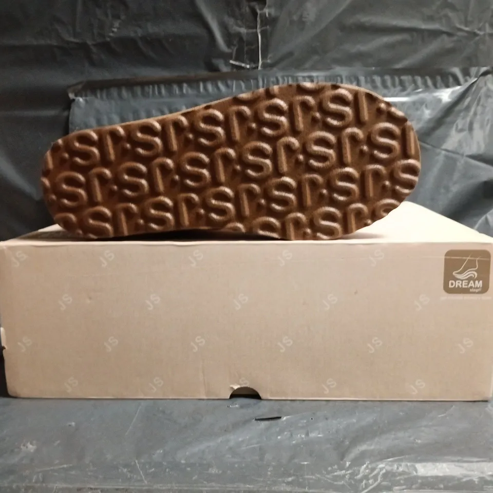 BOXED PAIR OF JUST SHEEPSKIN SHOES IN TAN SIZE UNSPECIFIED