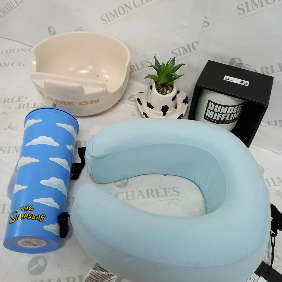 BOX OF APPROXIMATELY 10 ASSORTED ITEMS TO INCLUDE SIMPSONS CUP, HEAD REST, BOWL ETC