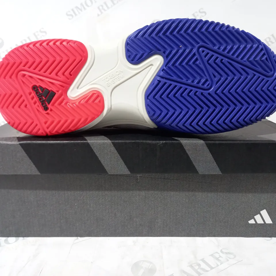 BOXED PAIR OF ADIDAS BARRICADE M SHOES IN BLUE/WHITE/RED UK SIZE 9.5
