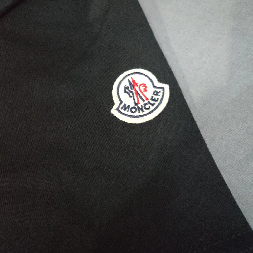 MONCLER GRAPHIC CASUAL T-SHIRT SIZE M