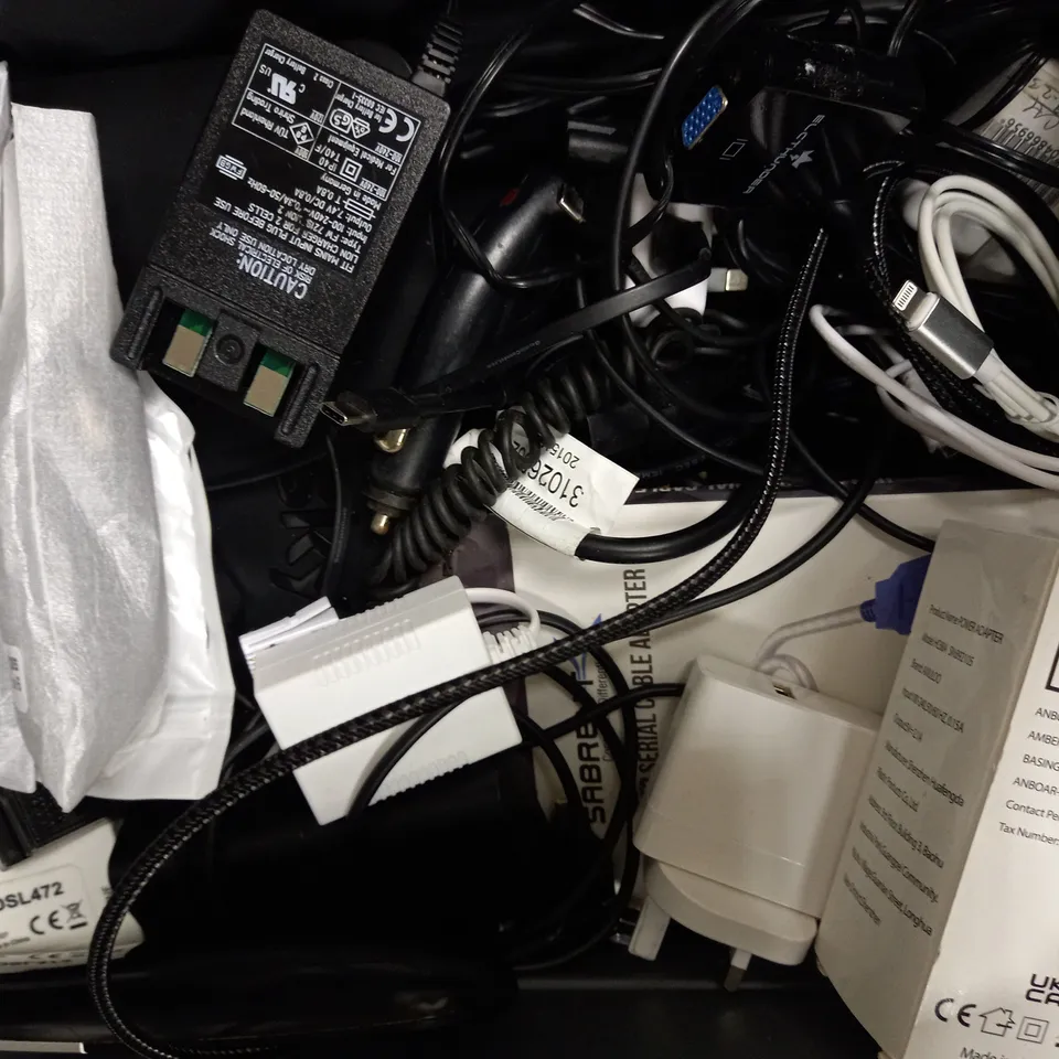 LOT OF APPROXIMATELY 15 ASSORTED ELECTRICAL ITEMS, TO INCLUDE MOUSE, AC ADAPTER, ETC