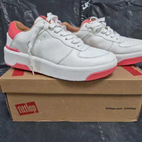 BOXED PAIR OF FITFLOP RALLY LEATHER SNEAKERS IN WHITE/ROSY CORAL SIZE 5