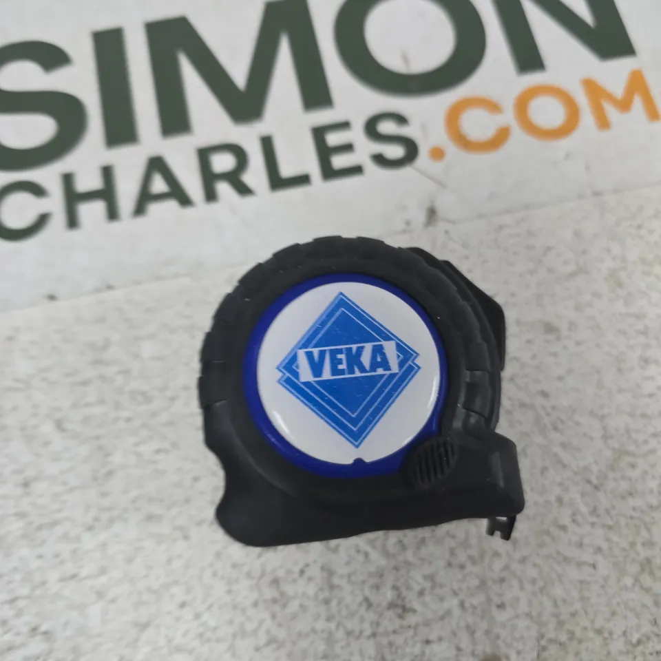 TOTE OF APPROXIMATELY 12 ASSORTED ITEMS TO INCLUDE: VEKA TAPE MEASURE 