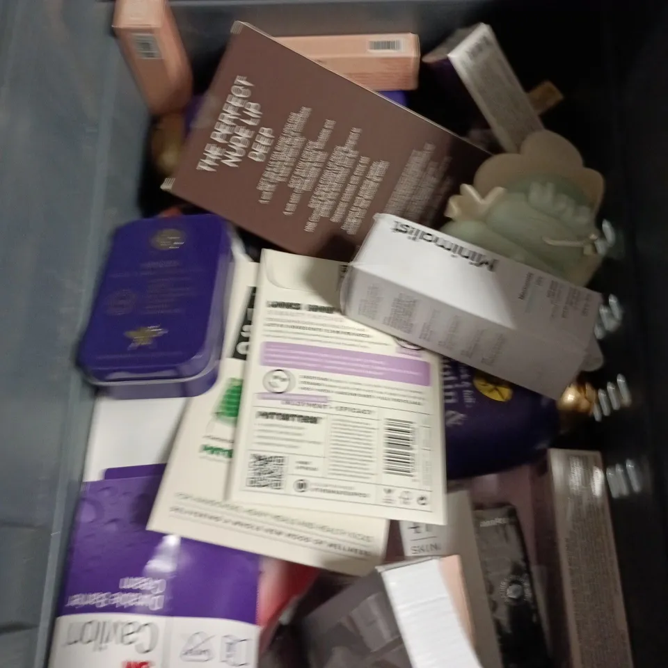 APPROXIMATEY 20 ASSORTED HEALTH AND BEAUTY PRODUCTS TO INCLUDE - DR DENT TOOTHPASTE - MY LITTLE COCO 3 IN 1 WASH AND THE WHEAT SUPP CO CHILL PATCHES