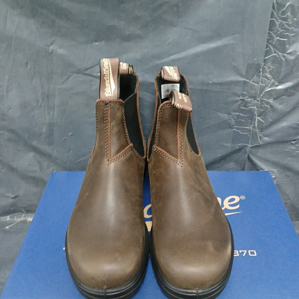 BOXED PAIR OF BLUNDSTONE ELASTIC SIDED BOOT LINED - UK SIZE 4.5