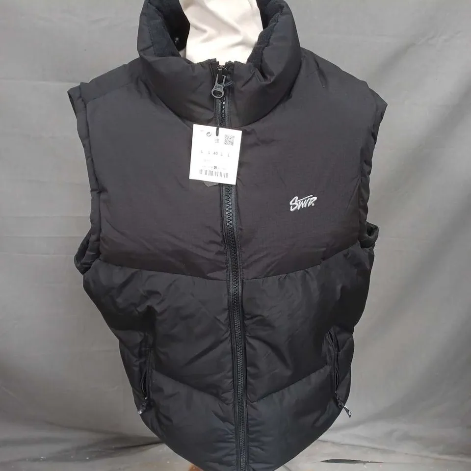 PULL & BEAR STUD PADDED GILET IN BLACK SIZE L