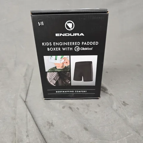 BOXED ENDURA KIDS ENGINEERED PADDED BOXER IN BLACK SIZE 9-10YRS