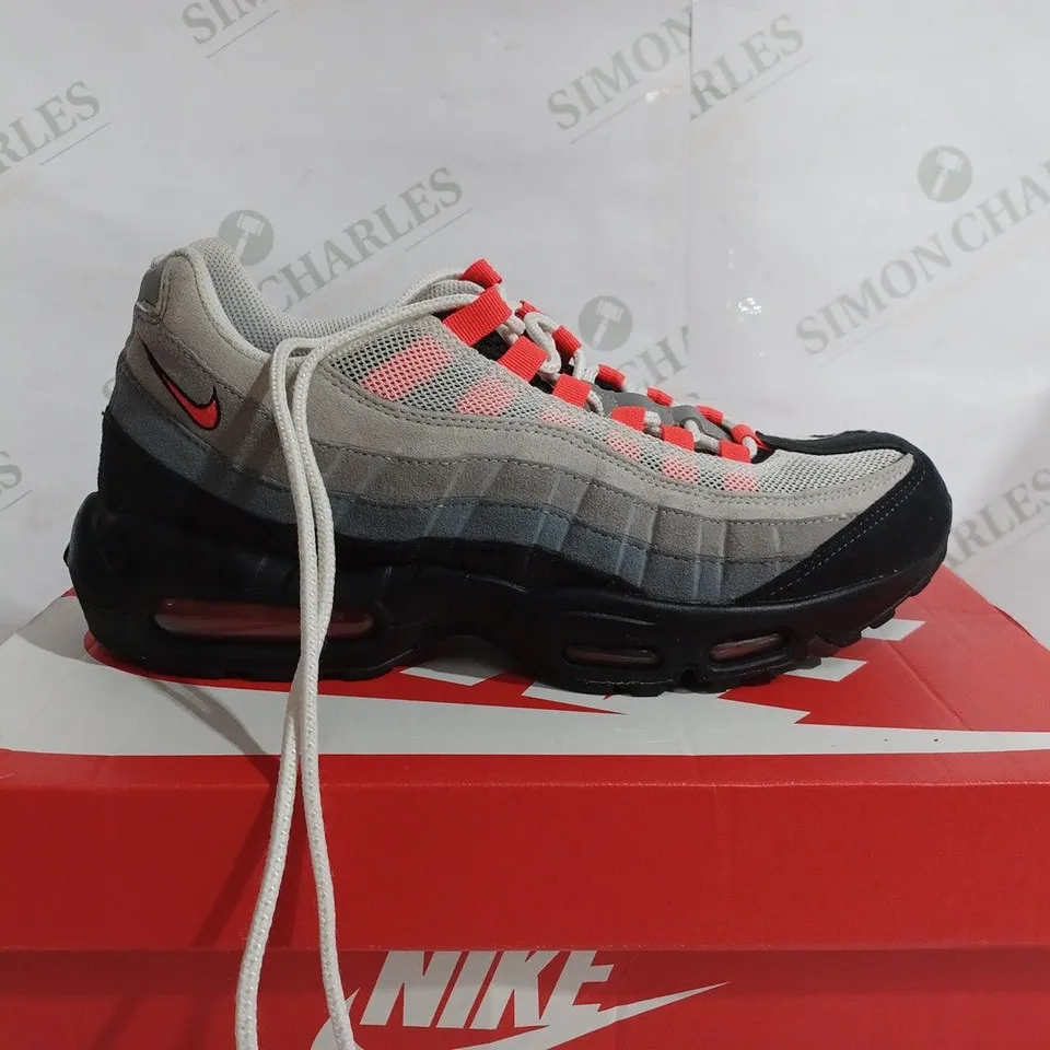 NIKE AIR MAX 95' IN BLACK & WHITE - 7.5