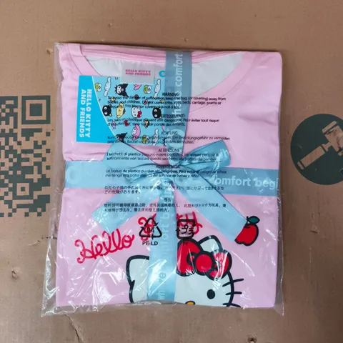 BAGGED OODIE SLEEP TEE - HELLO KITTY AND FRIENDS