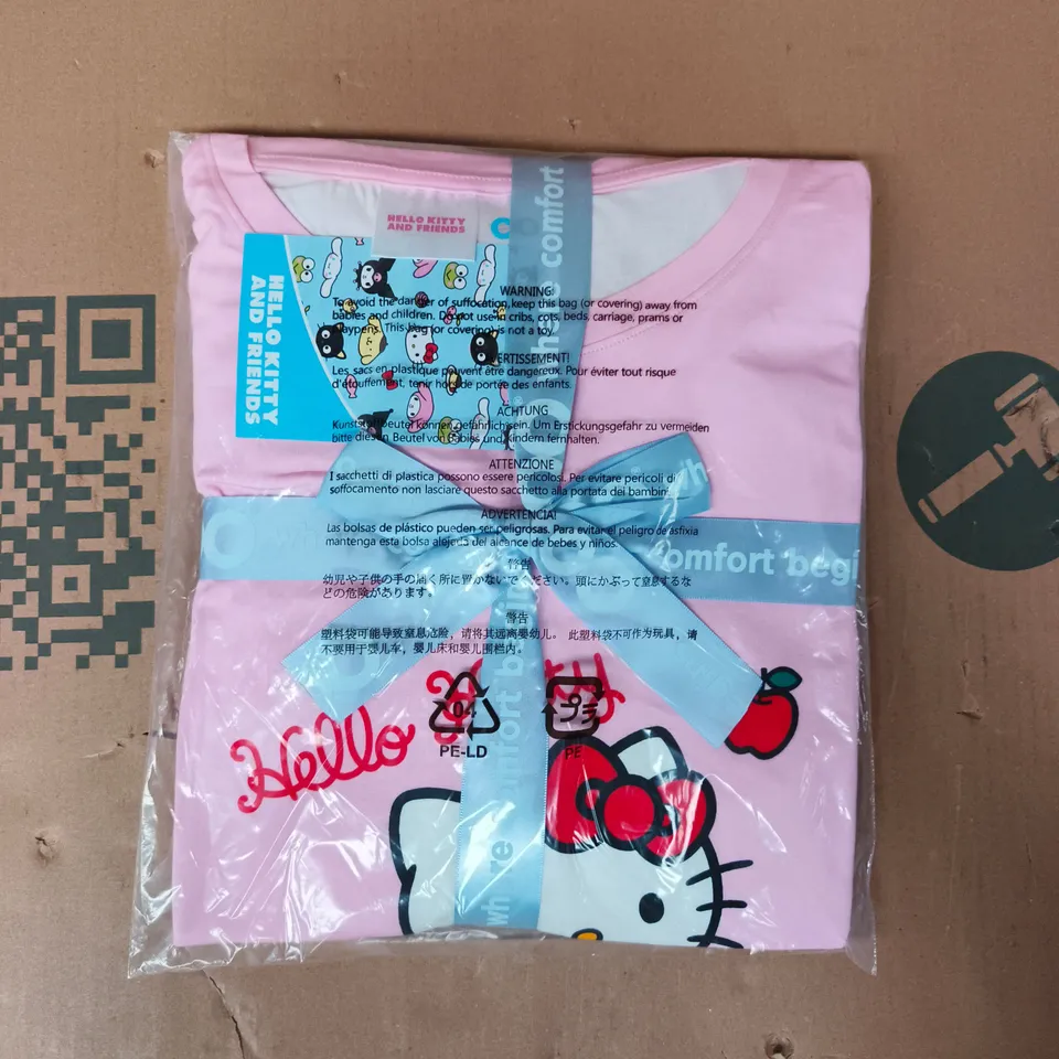 BAGGED OODIE SLEEP TEE - HELLO KITTY AND FRIENDS