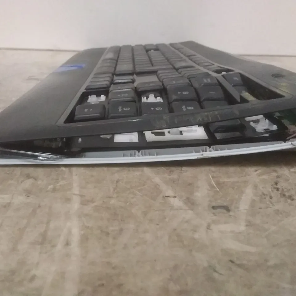 BOXED LOGITECH K800 KEYBOARD 