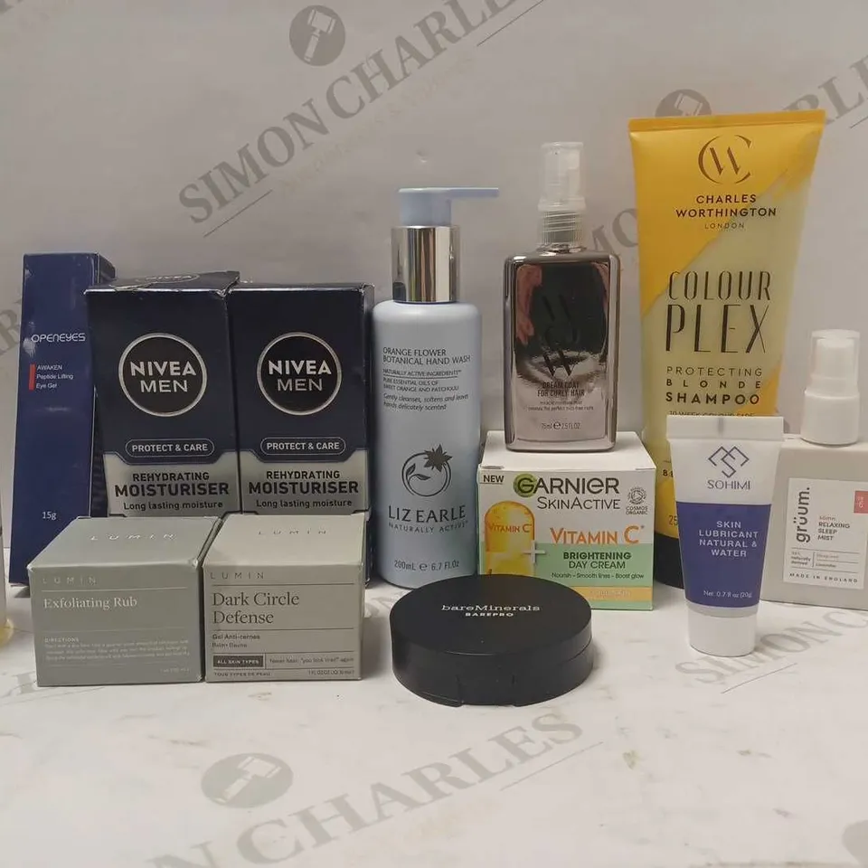 LOT OF APPROX 12 ASSORTED BEAUTY PRODUCTS TO INCLUDE THE ORDINARY GLYCOLIC ADCID TONING SOLUTION, CHARLES WORTHINGTON BLONDE SHAMPOO, BARE MINERALS PRO POWDER FOUNDATION #15 FAIR 