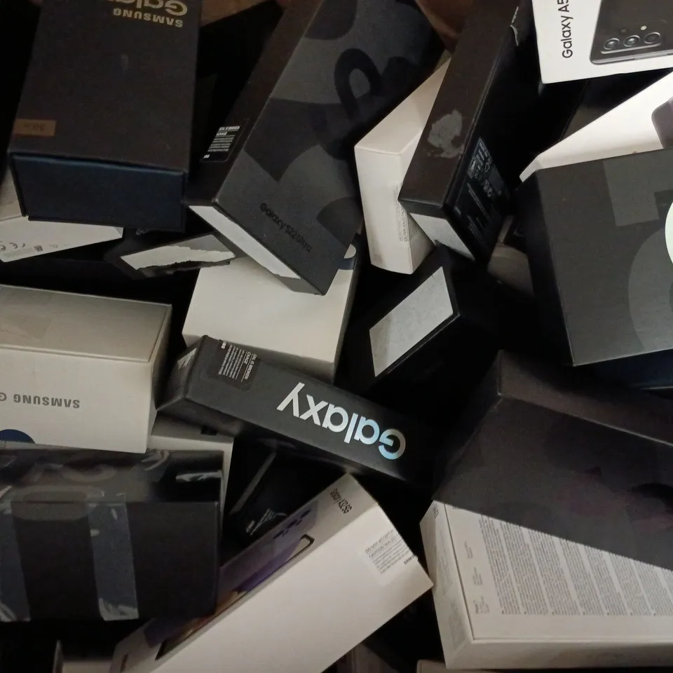 BOX OF APPROXIMATELY 35 ASSORTED EMPTY PHONE BOXES FOR VARIOUS MAKES AND MODELS