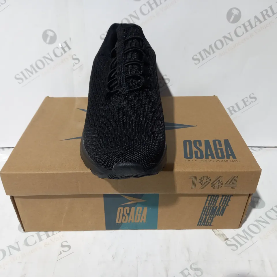 BOXED PAIR OF OSAGA TRAINERS IN BLACK SIZE 8