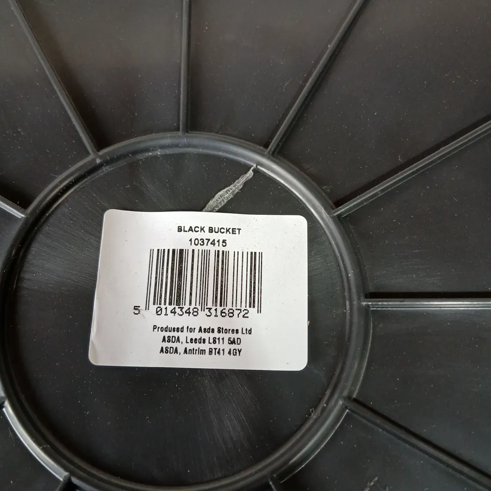 PALLET OF APPROXIMATELY 300 BRAND NEW BLACK PLASTIC BUCKET WITH METAL CARRY HANDLE –