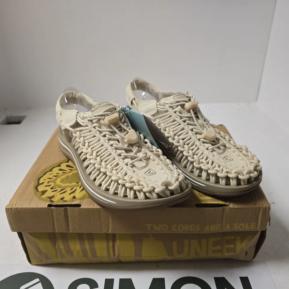 KEEN WHITE CAP/CORNSTALK SHOES UK 4 BOXED WOMENS