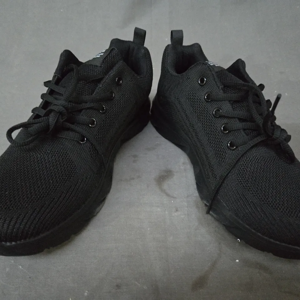 BOXED PAIR OF UNBRANDED SHOES IN BLACK EU SIZE 42