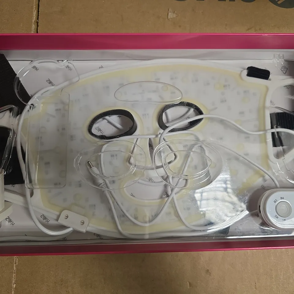 BOXED SILK'N LED FACE MASK 100