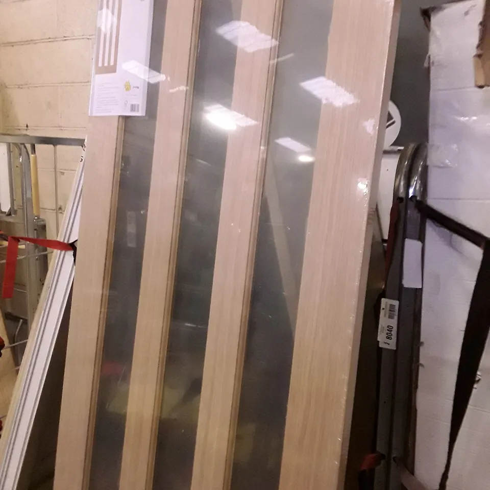 VERTICAL 3 PANEL OAK VENEER GLAZED NTERNAL DOOR 1981 × 762MM