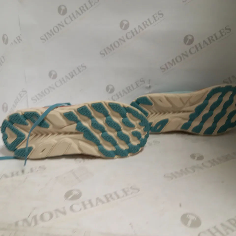 HOKA W CLIFTON 8 WIDE WOMENS RUNNING SHOES SIZE 6.5