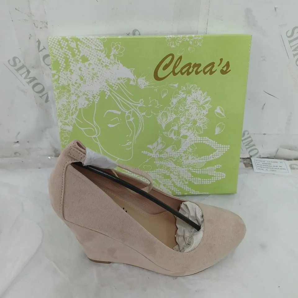 LARGE BOX OF APPROXIMATELY 10 BOXED CLANAS WEDGE BEIGE HEELS IN VARIOUS SIZE 