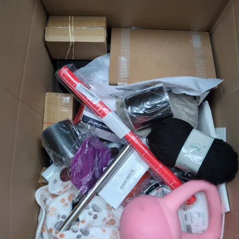 BOX OF APPROXIMATELY 15 ASSORTED HOUSEHOLD ITEMS TO INCLUDE VACUUM CLEANER PARTS, GYM WEIGHTS , ETC 