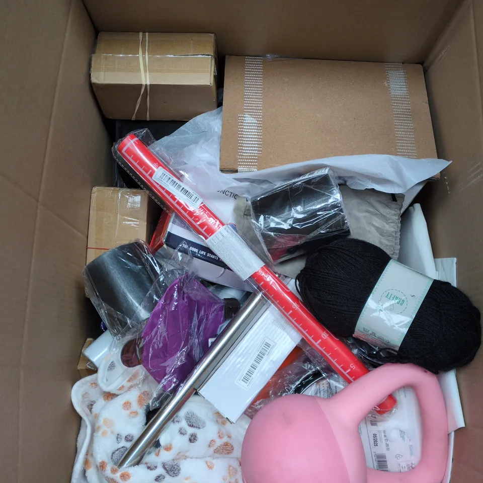 BOX OF APPROXIMATELY 15 ASSORTED HOUSEHOLD ITEMS TO INCLUDE VACUUM CLEANER PARTS, GYM WEIGHTS , ETC 