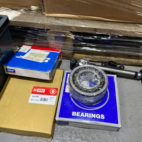 TRAY OF ASSORTED ITEMS TO INCLUDE: BEARINGS ETC