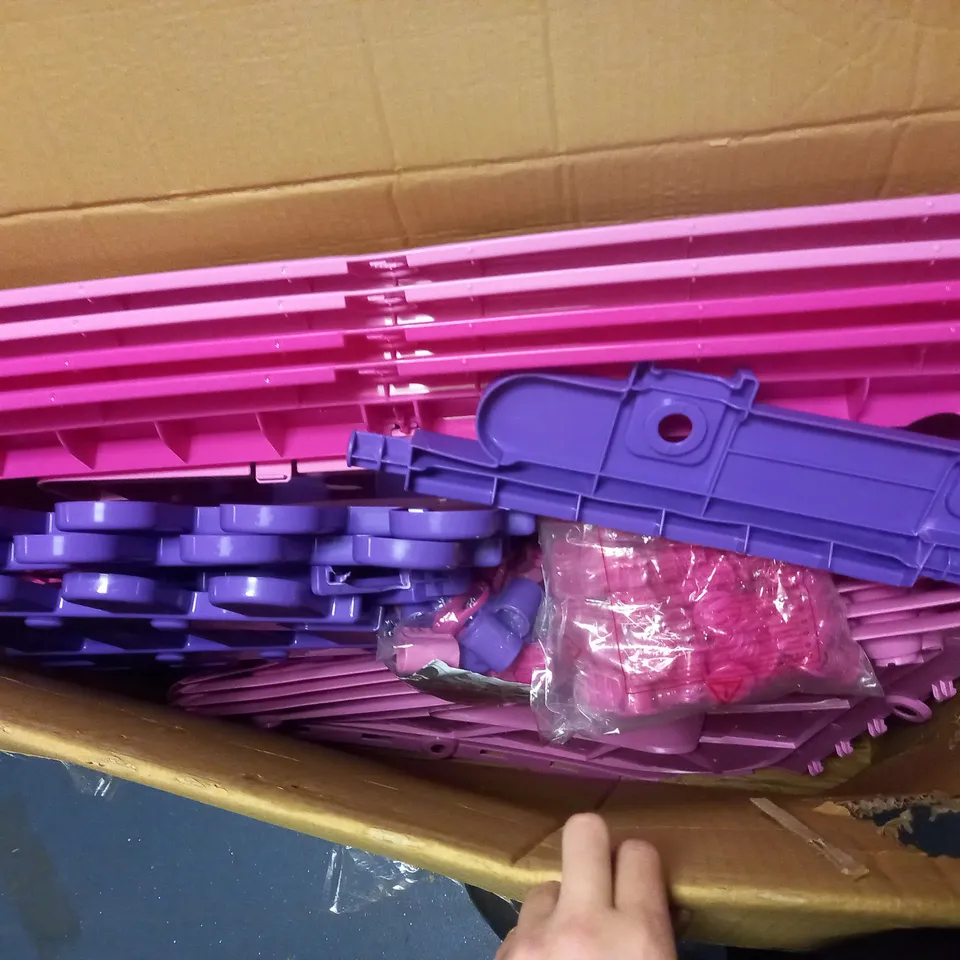 BOXED DOLU CITY PLAY HOUSE WITH FENCE - PINK / COLLECTION ONLY RRP £149.99