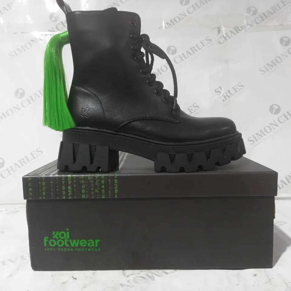 BRAND NEW BOXED PAIR OF KOI VEGAN LEATHER VITA THE INK OF FEAR HAIR BOOTS IN BLACK/GREEN UK SIZE 3
