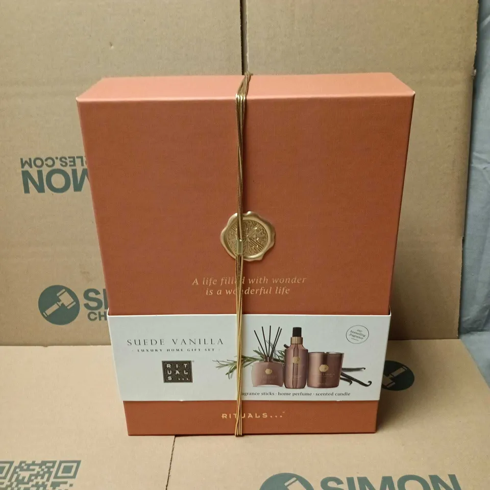 RITUALS... SUEDE VANILLA LUXURY HOME GIFT SET TO INCLUDE CANDLE ETC