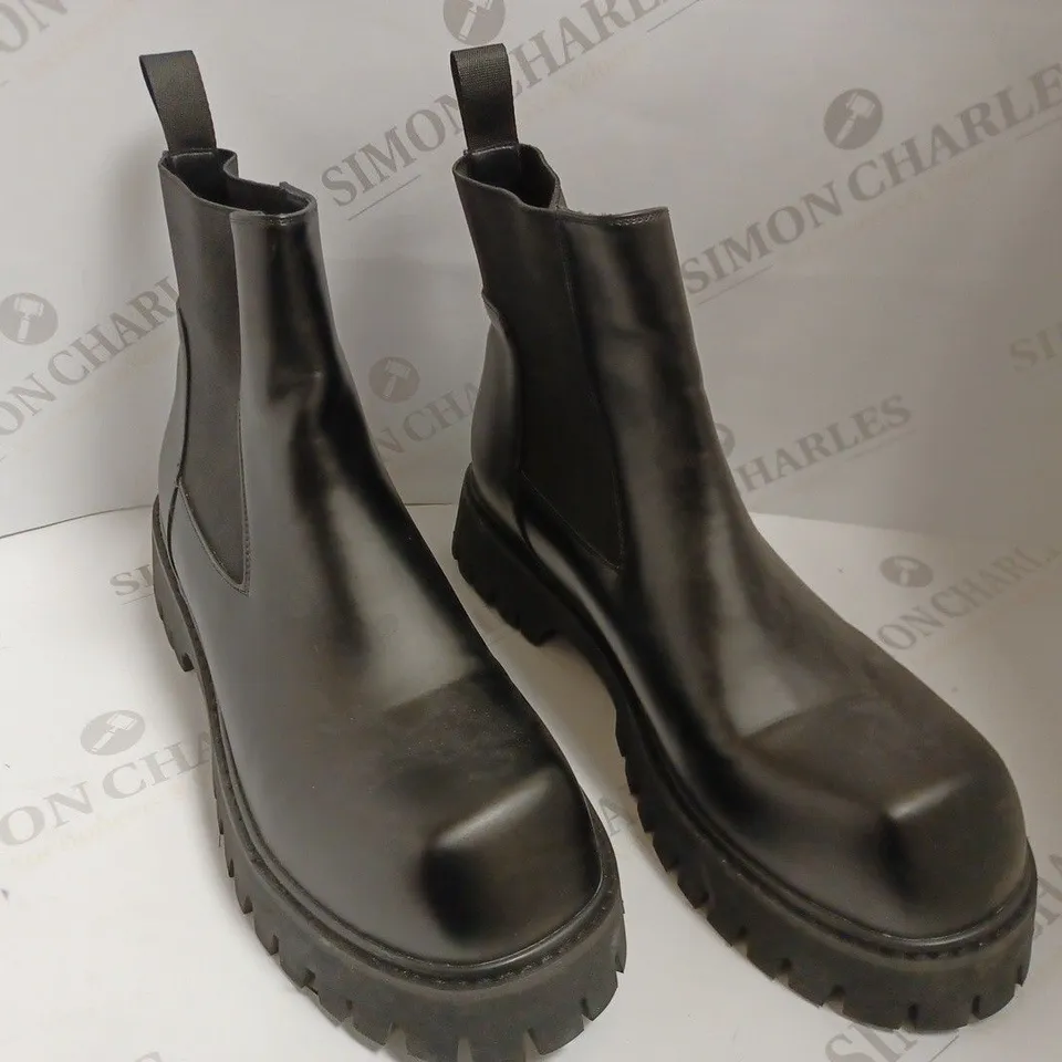 KOI VEGAN GIVER OF FREEDOM MEN'S SQUARE TOE CHELSEA BOOTS - SIZE 9