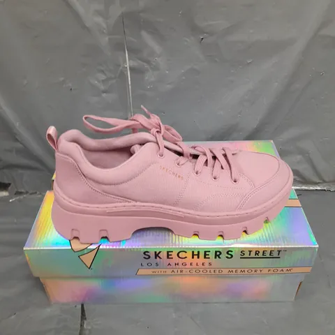 BOXED PAIR OF SKECHERS STREET MEMORY FOAM TRAINERS IN MAUVE SIZE 6