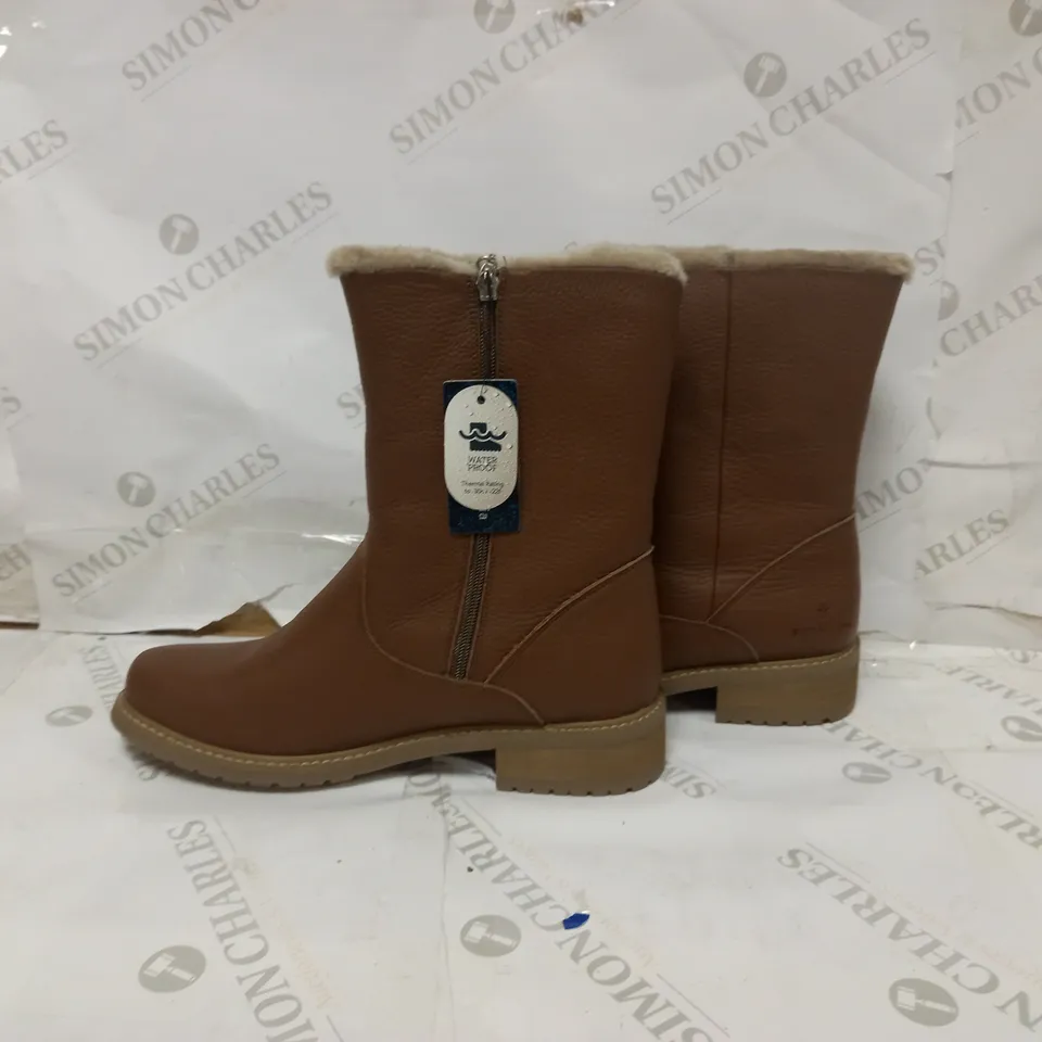 EMU AUSTRALIA "KERIE" LEATHER BOOTS - UK SIZE 9, OAK