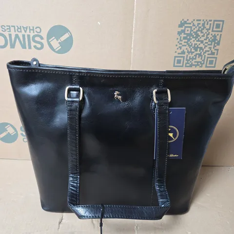 ASHWOOD BLACK LEATHER BAG 